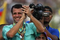 Capriles acusa a Maduro de estar detrás del apagón para "obstaculizar" las elecciones