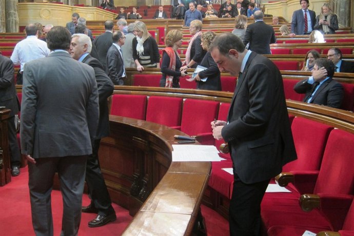 El conseller R.Espadaler, en el pleno del Parlament