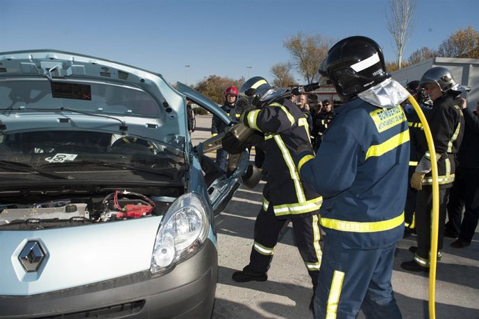 Simulacro de incendio de un Renault Zoe (bomberos)