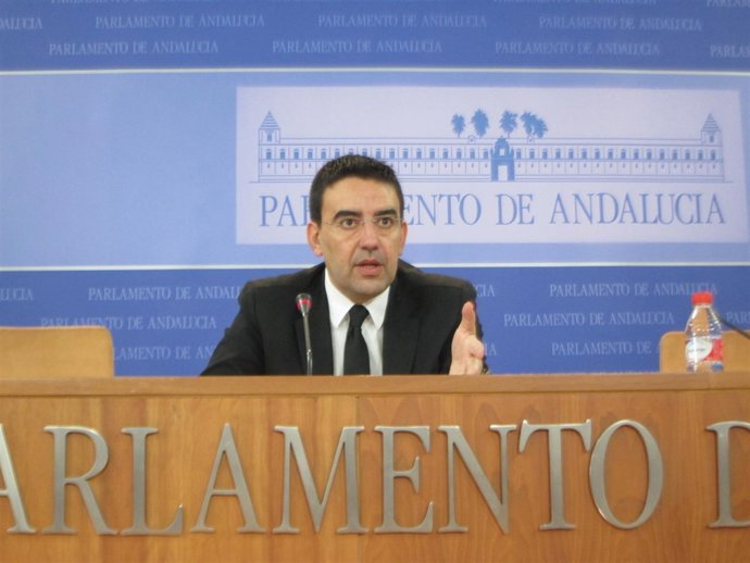 El portavoz del PSOE-A, Mario Jiménez, hoy en rueda 