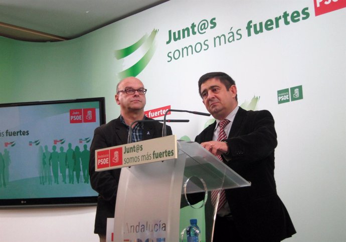Francisco Reyes, con Manuel Fernández Palomino, en la rueda de prensa.