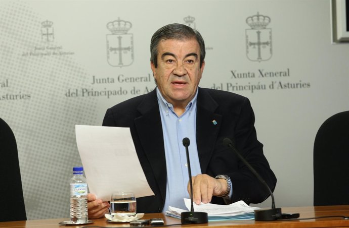 Francisco Álvarez-Cascos, en rueda de prensa. 