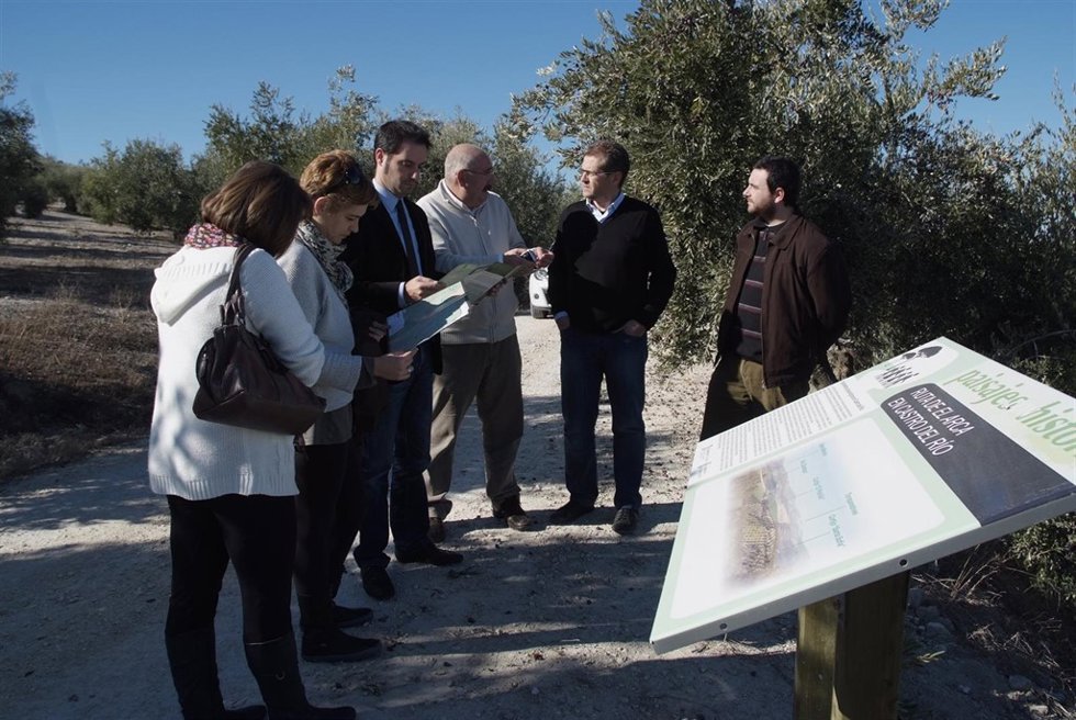Criado (centro), en la inauguración de la ruta