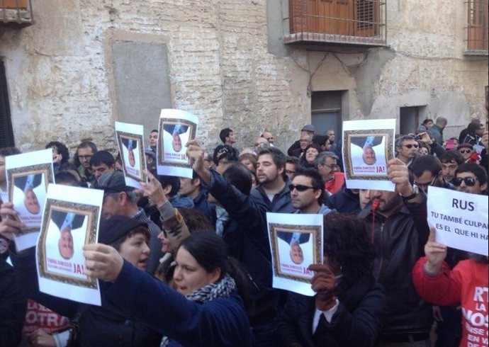 Trabajadores protestan en Xàtiva contra el cierre de RTVV