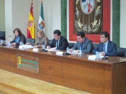 Jornadas Sobre Constitución Española En Cáceres