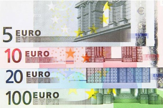 Jóvenes encuentran 56.000 euros y los devuelven 