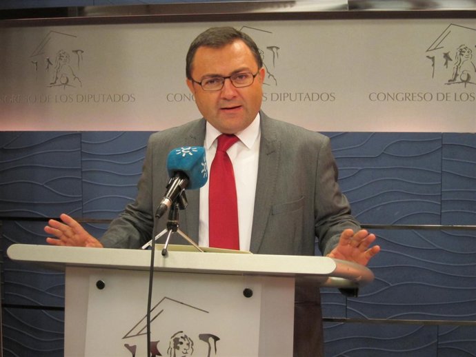 El coordinador de la Interparlamentaria del PSOE-A, Miguel Ángel Heredia