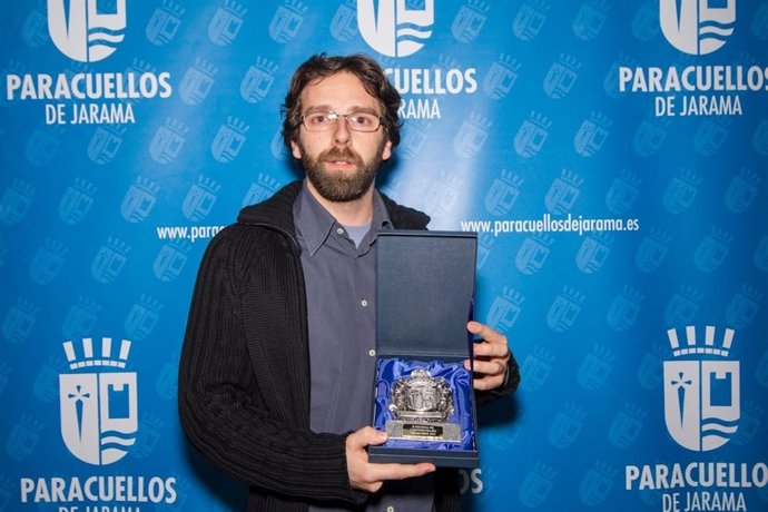 Álvaro Oliva con el premio