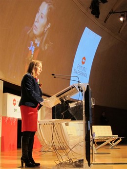 Pastor interviene en el congreso 'Futuro en español' en Valencia.