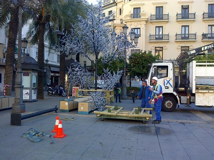 Colocación del alumbrado de Navidad