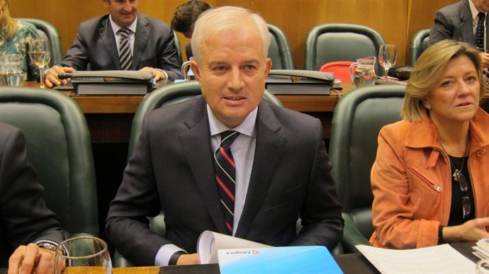 El portavoz del PP, Eloy Suárez, este miércoles en el pleno del Ayuntamiento