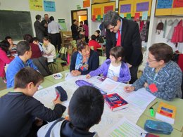 Iribas, durante la visita al centro Julián María Espinal Olcoz de Mendigorría.