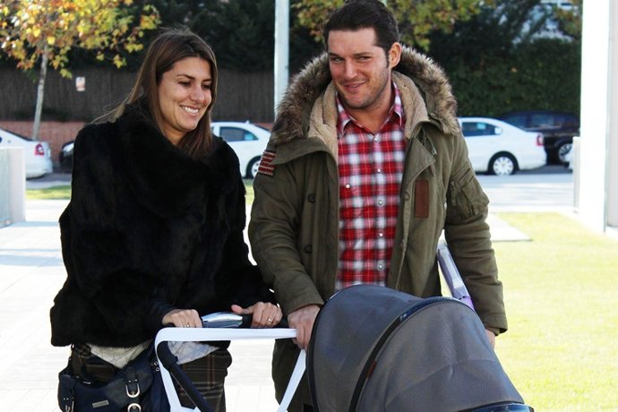 Manu Tenorio acalla los rumores de crisis en su matrimonio