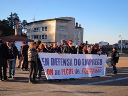Concentración de trabajadores de Freiremar frente al Ayuntamiento de Vigo