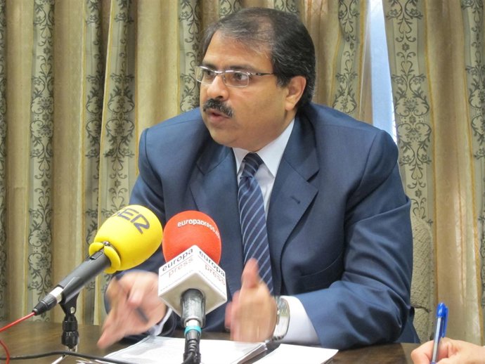 El embajador de Egipto en España durante una rueda de prensa