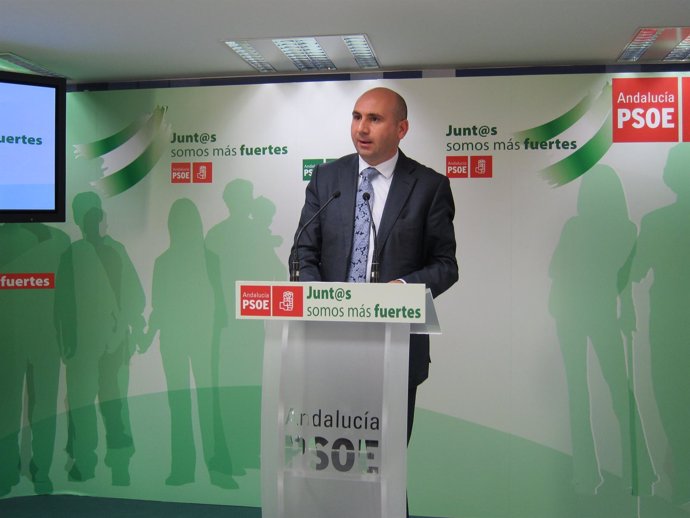 Francisco Conejo en la sede el PSOE