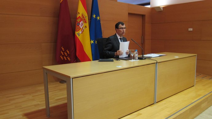 El portavoz del Ejecutivo regional en rueda de prensa