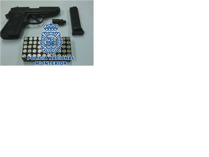 Arma intervenida con la que realizaron los atracos.