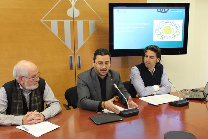 Presentación de un proyecto antirumores en el Ayuntamiento de Sabadell