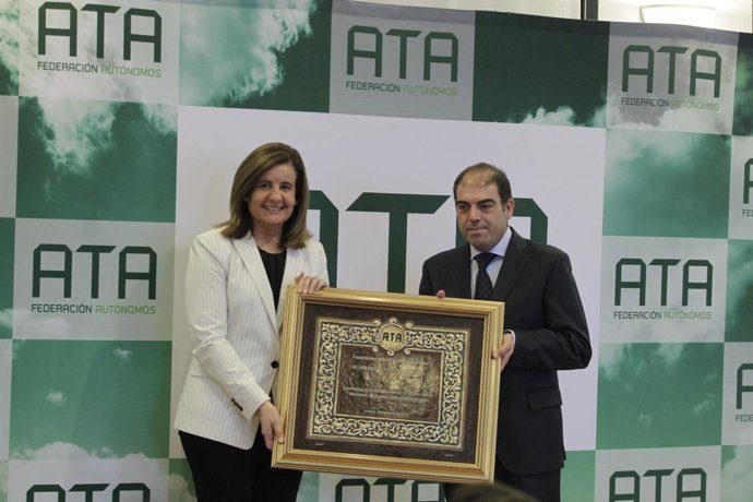 Fátima Báñez, y Lorenzo Amor