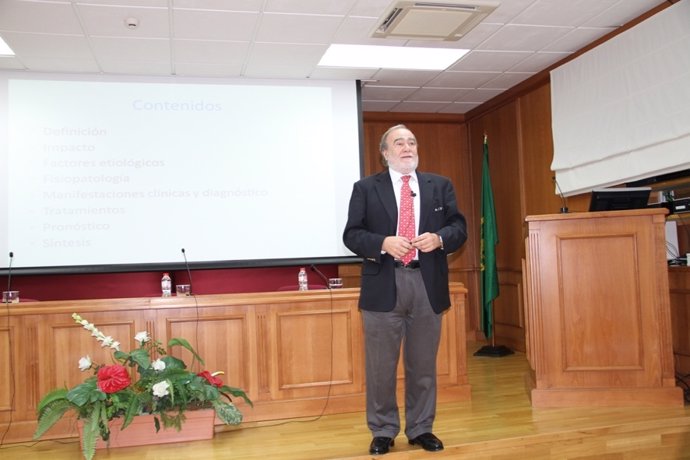 El prestigioso psiquiatra Julio Bobes en la UCAM