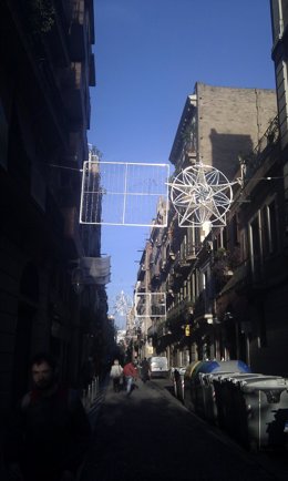 Luces de la Navidad de este 2012 en la calle Astúries de Barcelona