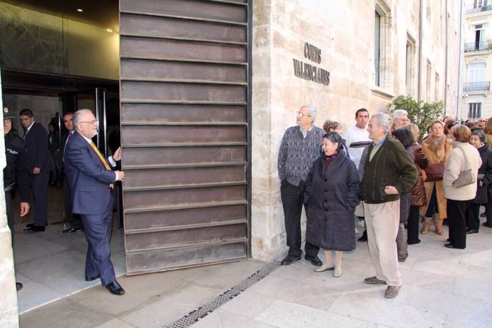 Juan Cotino abre las puertas de las Corts Valencianes