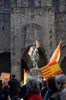 Manifestación por la Constitución de 'Som Catalunya Somos España' en Barcelona