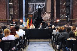 Barcina junto al rector Darío Maiorana y José Luis Iturra