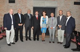 Barcina junto a autoridades de Santa Fe y responsables del Centro Navarro