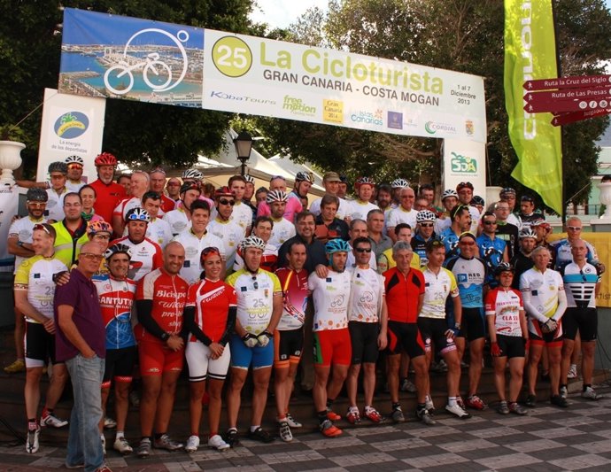 Foto de familia de la Cicloturista de Gran Canaria