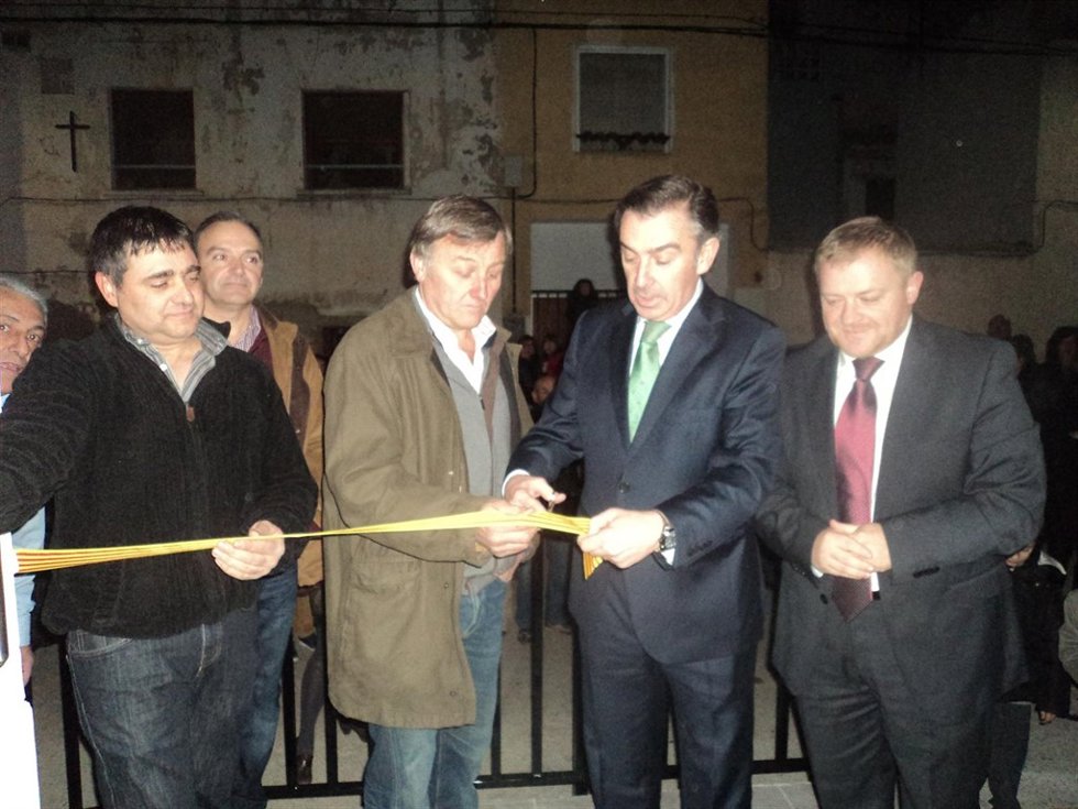 Beamonte inaugura el centro social de Pozuelo.