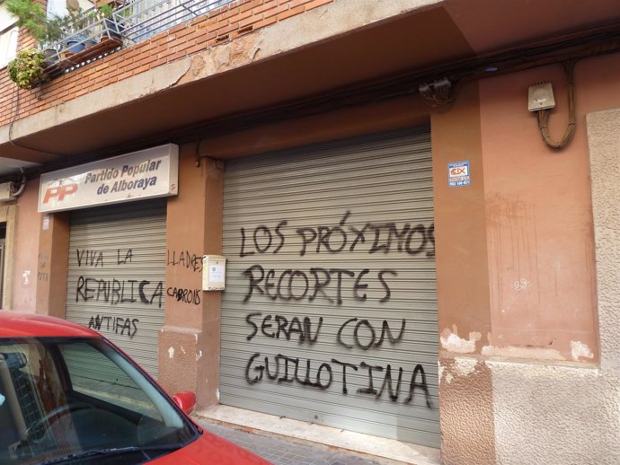 Pintada aparecida en la sede del PP en Alboraya (Valencia)