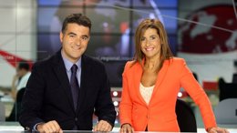 Los presentadores de Rtvcyl Antonio Renedo y Nati Melendre