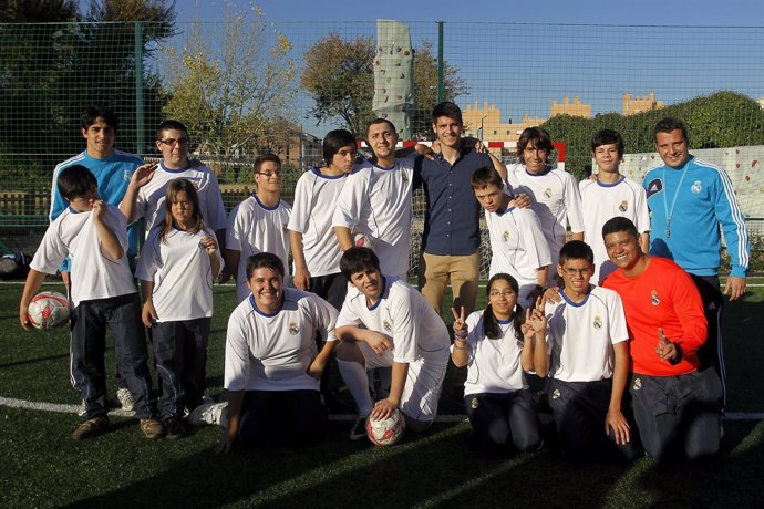 Morata visita la escuela inclusiva de la Fundación Real Madrid