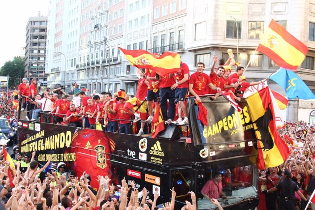 La roja desfilando por Madrid
