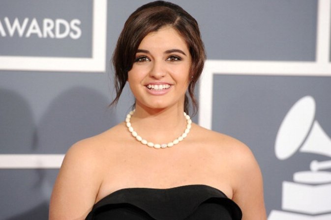 Rebecca Black pasa del Friday al Saturday con Miley Cyrus incluida