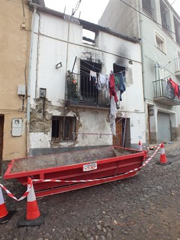 Edificio de Balaguer afectado por un incendio