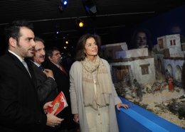 Ana Botella visita el Belén del centro cultural de la Villa                   