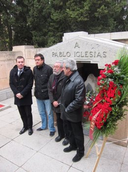 Homenaje a Pablo Iglesias en el Cementerio Civil de Madrid