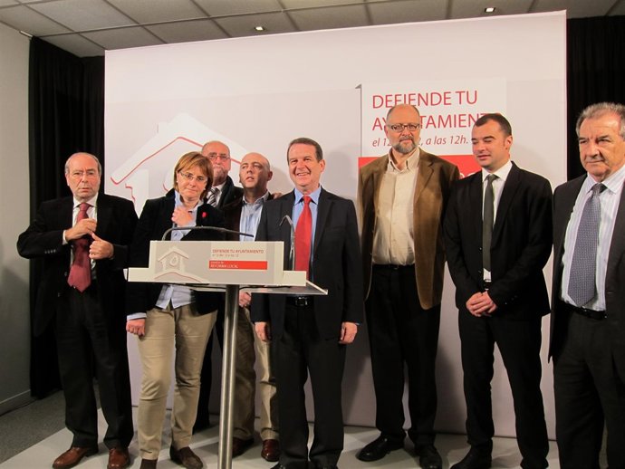 El alcalde de Vigo, Abel Caballero, y otros regidores