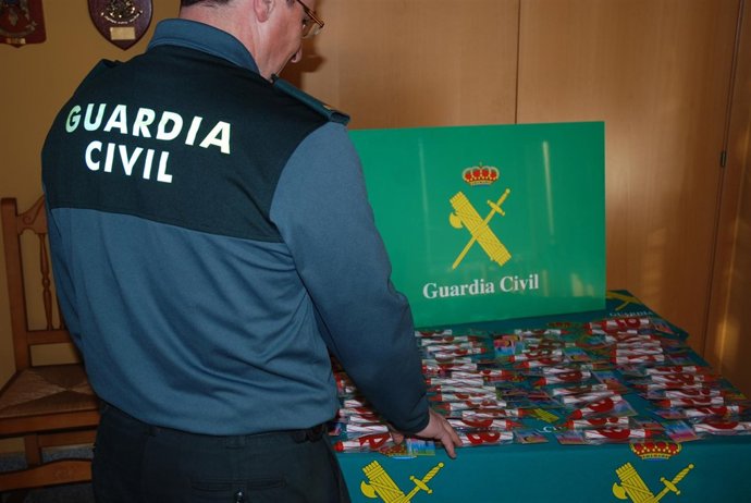 Bengalas intervenidas en un bazar en Pontevedra.