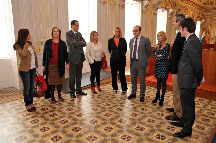Juan José Cardona con diputados del Grupo Parlamentario Popular