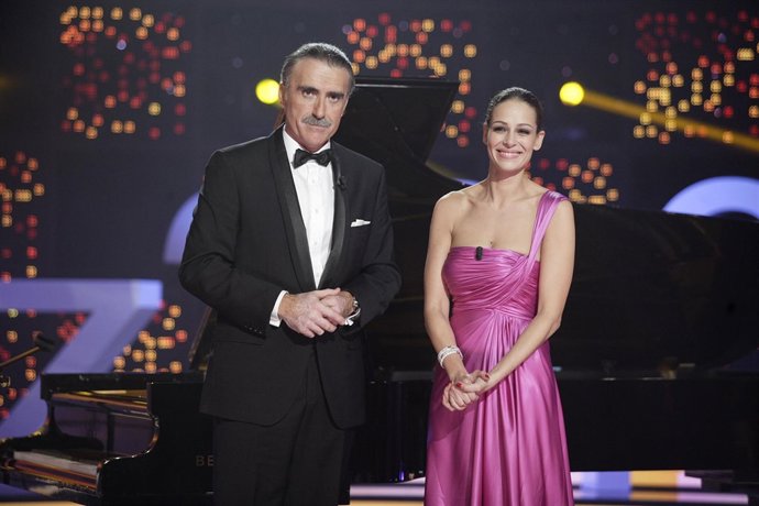 Eva González y Juan y Medio