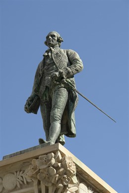 'Monumento A Jorge Juan' Del Escultor Vicente Bañuls