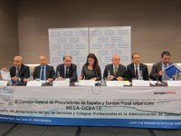 Magistrados y letrados advierten de que prescindir de los procuradores lastraría a la Justicia