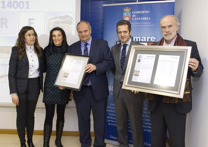 El consejero recibe el reconocimiento