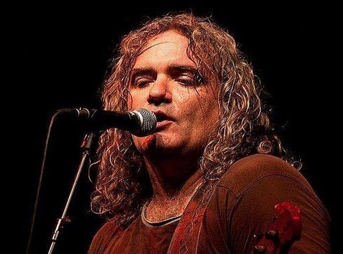 El cantante de Reincidentes, Fernando Madina