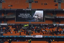 Foto de Mandela en el Soccer City de Johannesburgo