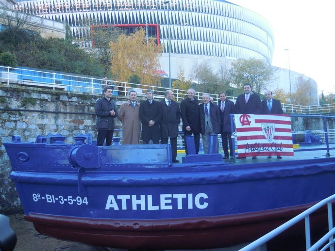 Responsables institucionales sobre la embarcación